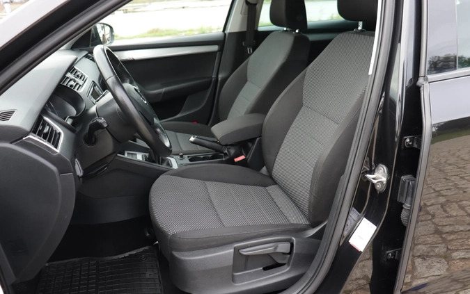 Skoda Octavia cena 39900 przebieg: 210000, rok produkcji 2015 z Miechów małe 742